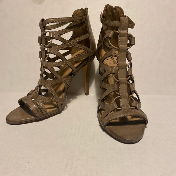Daisy Fuentes Gladiator Heels. Size 8 1/2. - Picture 2 of 7